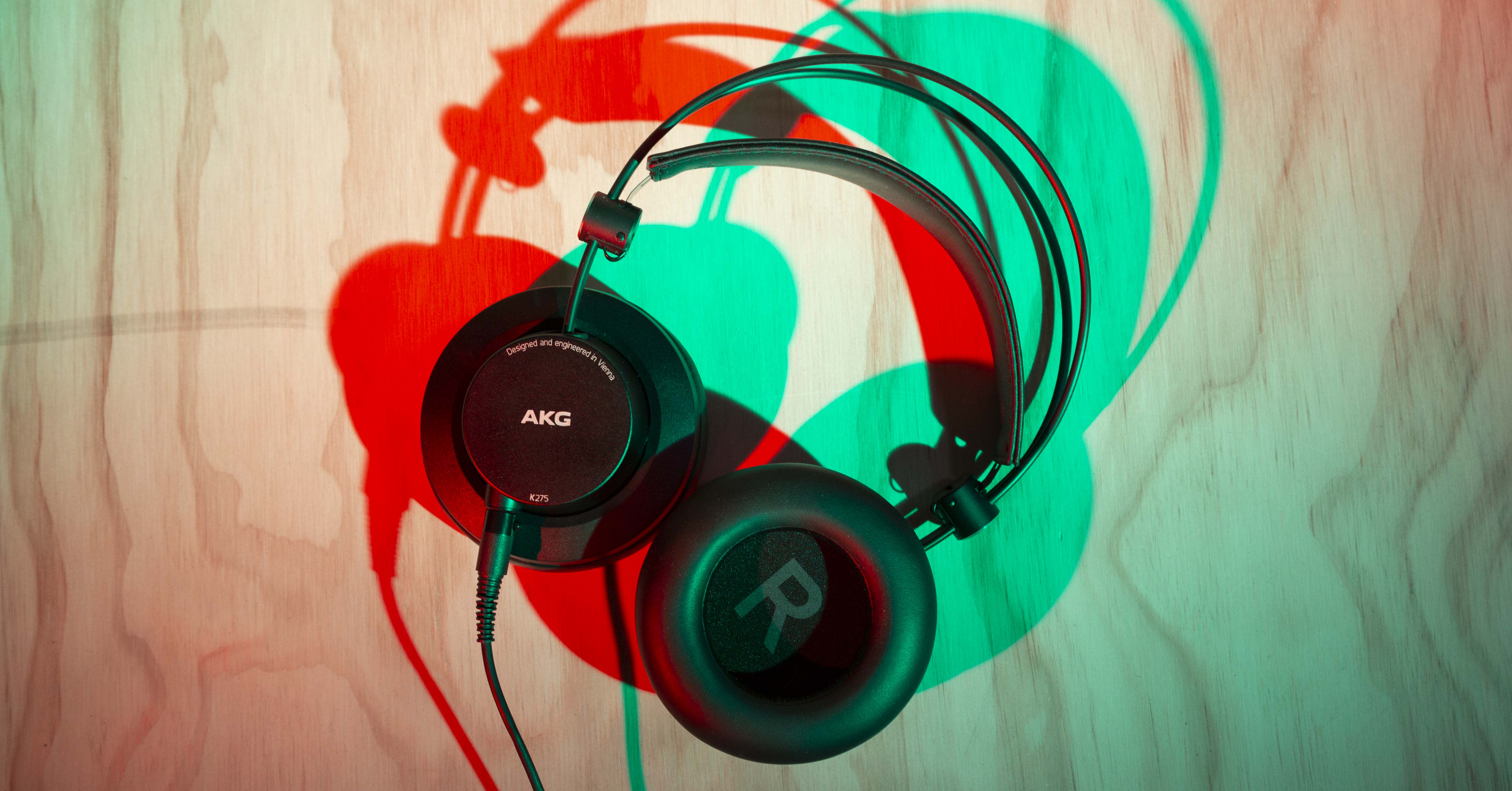 https://blog.landr.com/wp-content/uploads/2019/06/AKG-K275-7.jpg